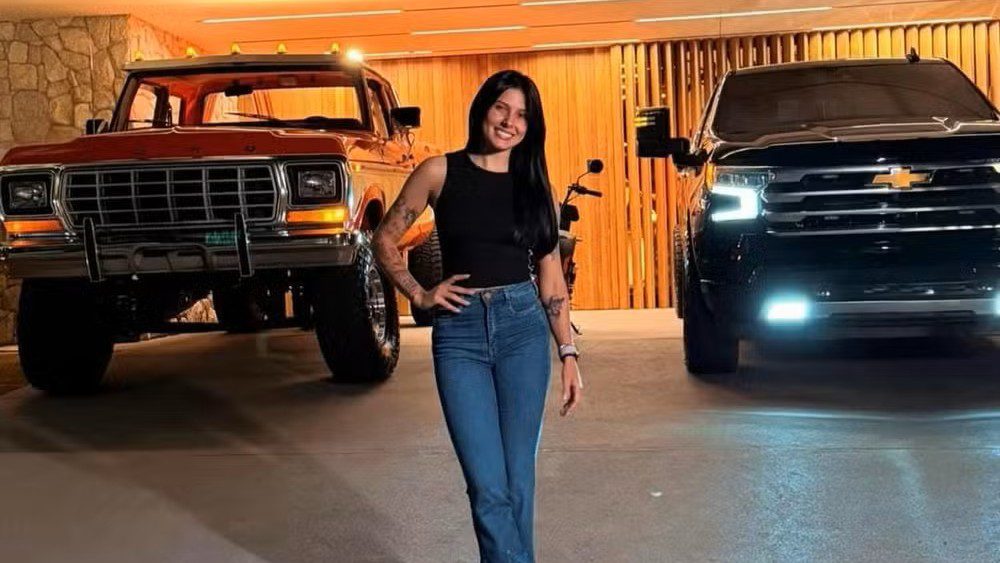 Ana Castela mostra casa nova em Londrina com estúdio e telão gigante