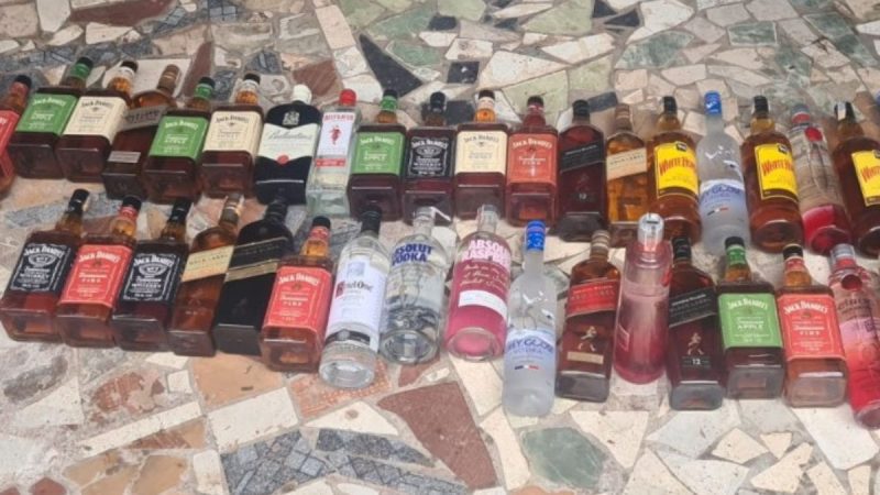 Policia apreende mais de 700 garrafas de bebidas falsificadas em Sumaré