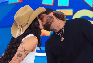 Zé Felipe e Ana Castela se beijam durante gravação do Programa Legal