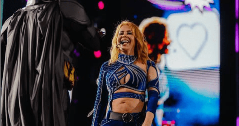 Joelma passa vergonha durante show, após mega hair cair no palco