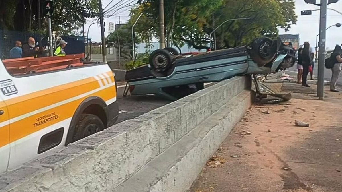 Perseguição a carro furtado termina em capotamento e deixa dois feridos em Campinas
