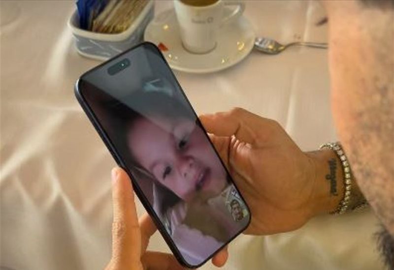 Zé Felipe faz chamada de vídeo para parabenizar Maria Flor pelos 3 anos de vida