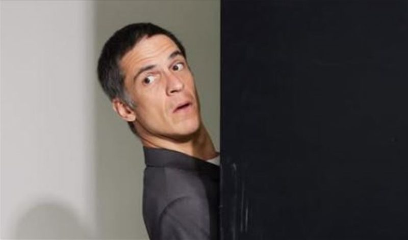 Após arrancar o celular da mão de um fã, Matheus Solano se pronuncia