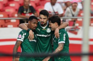 Palmeiras assume liderança do Brasileirão