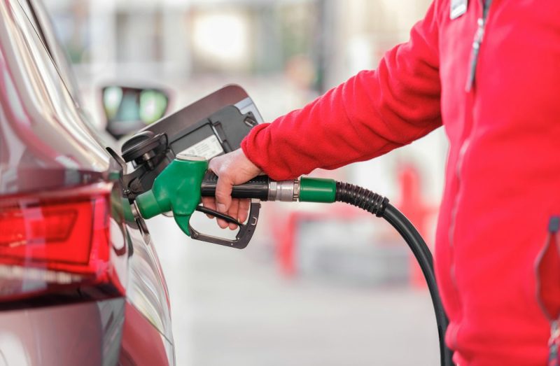 Petrobras anuncia redução no preço da gasolina; veja quanto pode cair nos postos