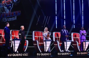 The Voice tem emoção e rivalidade entre jurados em noite de grandes vozes no SBT
