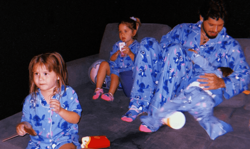 Zé Felipe faz "festa do pijama" com os filhos, na ausência de Virginia
