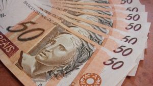 13º salário cai hoje e coincide com a Black Friday: qual será o destino do seu dinheiro? Vote na enquete