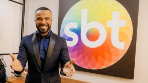 Zezé Di Camargo grava especial “Natal é Amor” no SBT; veja fotos exclusivas dos bastidores