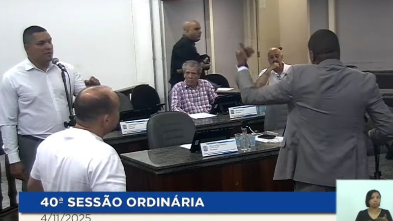 Vereadores discutem após sumiço de pudim na Câmara de Bragança Paulista