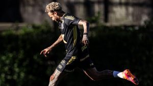 Mesmo com lesão no joelho, Neymar treina e deve enfrentar o Sport pelo Brasileirão