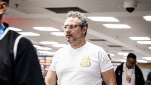Alexandre Mattos defende Neymar após polêmicas com o jogador: "Tentam te derrotar, não conseguem"