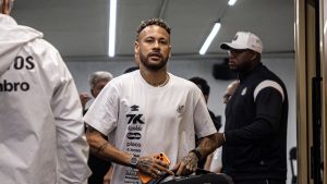 Neymar precisará de artroscopia no joelho