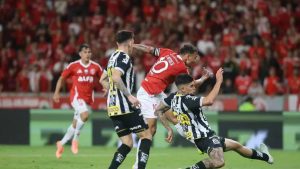 Sem Neymar, Santos empata com o Internacional e segue na zona de rebaixamento do Brasileirão