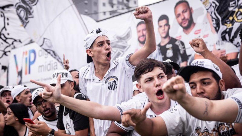Com festa da torcida no CT Rei Pelé, Santos encerra preparação para o clássico contra o Palmeiras