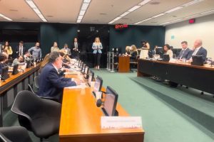 Câmara aprova protocolo internacional que amplia indenizações por derramamento de óleo no mar