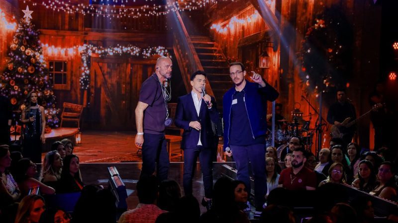 Zezé Di Camargo grava especial “Natal é Amor” no SBT; veja fotos exclusivas dos bastidores