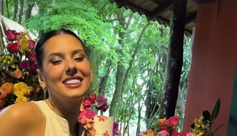 Ana Castela comemora seus 22 anos e recebe visita surpresa de Zé Felipe