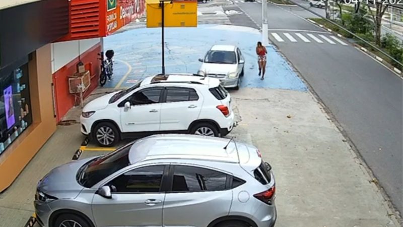 VÍDEO: Mulher escapa por pouco de atropelamento em Campinas