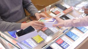 Celulares, TVs e notebooks devem despencar de preço na Black Friday