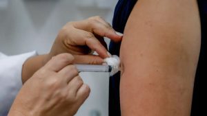 Anvisa aprova 1ª vacina de dose única contra a dengue no Brasil