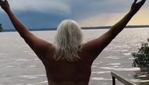 FafÃ¡ de BelÃ©m faz topless no Rio ParÃ¡ e chama a atenÃ§Ã£o dos Internautas