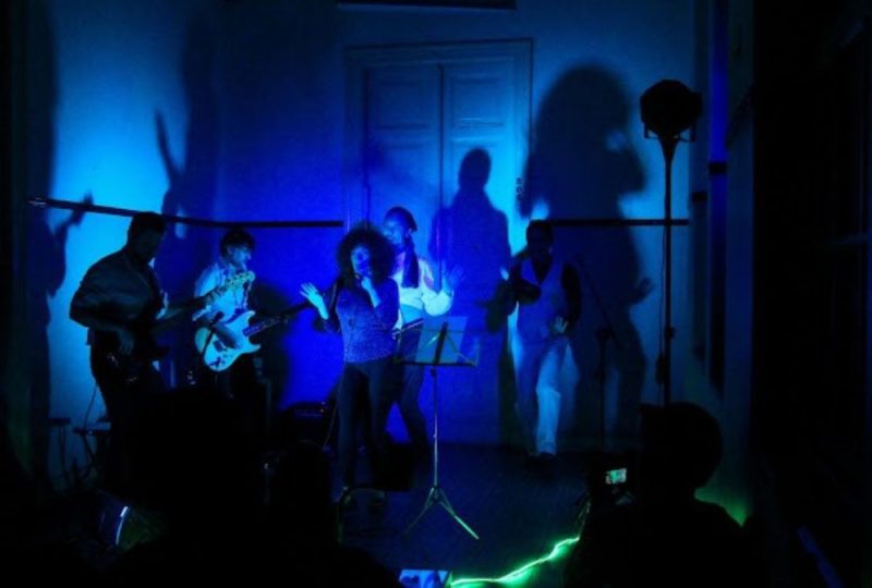 Jovens de Santos participam de oficina de criação artística e assistem ao espetáculo Vozes Veladas Foto: Maroka