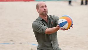 Príncipe William desembarca no Brasil e encanta cariocas com sua simpatia