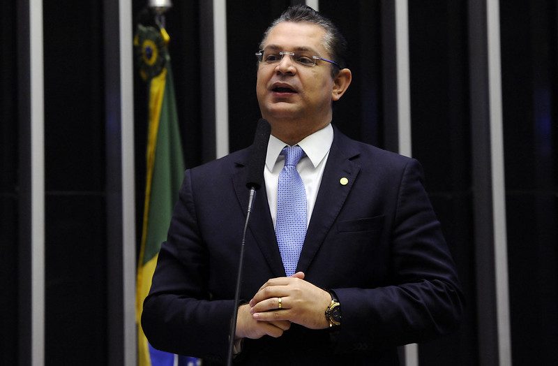 Deputados do PL são alvos da PF; operação investiga desvio de cota parlamentar