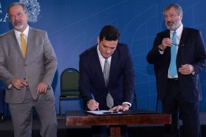 PF encontra prova de que Moro determinou grampo a autoridade, diz jornalista