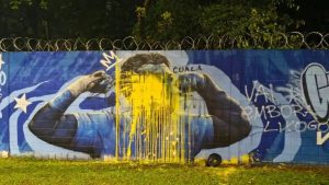 Imagem de Gabigol no CT do Cruzeiro é vandalizada após pênalti perdido