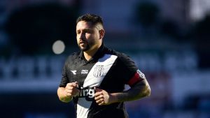 Elvis decide renovar e vai jogar pela Ponte Preta em 2026