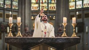 Padre Fábio de Melo comenta pedidos de expulsão da Igreja e faz desabafo nas redes