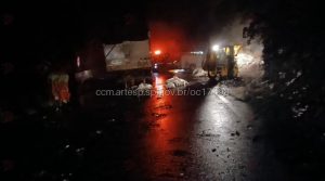 Carreta com 34 toneladas de algodão pega fogo após colisão na Anchieta, em Cubatão