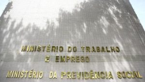 PF prende secretário-executivo da Previdência em operação contra fraudes no INSS