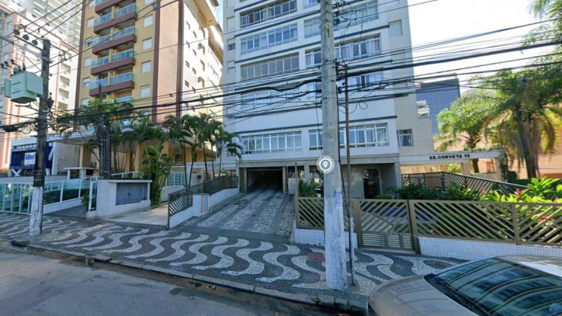 Em Santos, carro pega fogo em garagem de prédio e mobiliza Corpo de Bombeiros