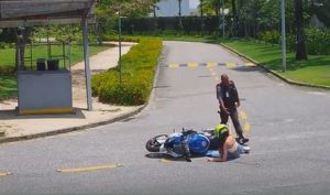 Juliette leva um tombo, após ganhar moto avaliada em R$140 mil do namorado