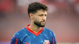 Juninho Capixaba permanece no Bragantino e renova até o fim de 2028