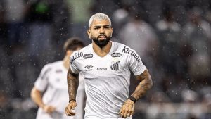 Gabigol deve reforçar o Santos no clássico contra o Corinthians pelo Paulistão