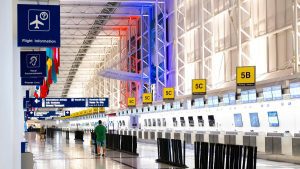 Escola promove imersão gratuita em inglês que simula viagem internacional