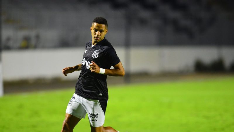 Serginho, ex-Santos, renova com a Ponte Preta até o fim de 2026