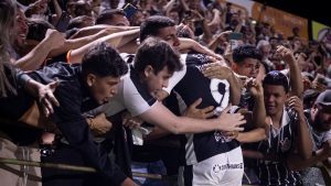 Após 30 anos, Corinthians jogará como mandante na Vila Belmiro