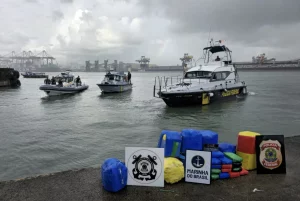 Marinha e PF apreendem 148 kg de droga em casco de navio com destino à Holanda