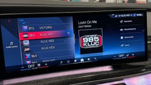 Receptor automotivo de rádio híbrido, que combina sinal de FM com dados de internet - Foto: Daniel Starck