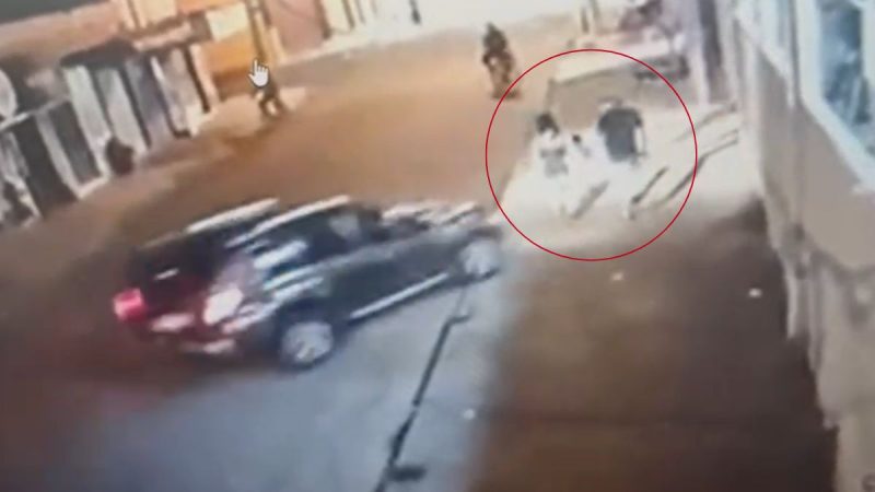 Motorista embriagado atropela família em Praia Grande. Preso em flagrante na Baixada Santista, o homem quase foi linchado. Confira.