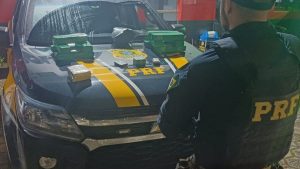 PRF prende homem com mais de 7,5 kg de drogas na Fernão Dias, em Atibaia