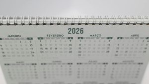 Calendário destacando feriado nacional de 1º de maio na sexta-feira para descanso de trabalhadores brasileiros.