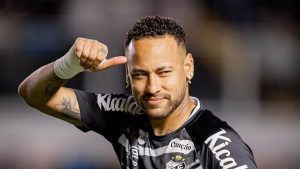 Neymar Jr. em campo pelo Santos, ilustrando a notícia sobre o diagnóstico de edema na panturrilha e sua recuperação para a CBF.