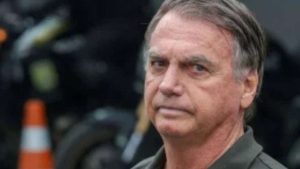 Jair Bolsonaro em foco no pedido da defesa ao STF para autorização de visita do norte-americano Darren Beattie.