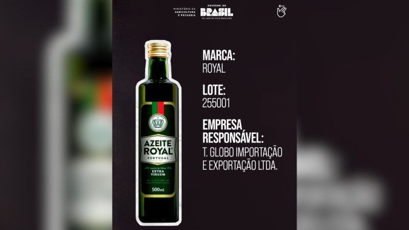 Garrafa de azeite extravirgem Royal, produto proibido pela Anvisa por fraude e recolhido do mercado.
